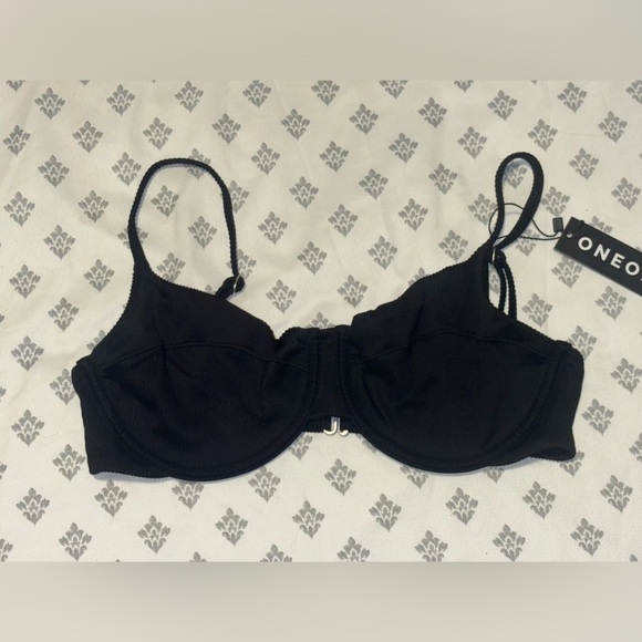 ONEONE SWIM SUIT TOP - Picture 1 of 3